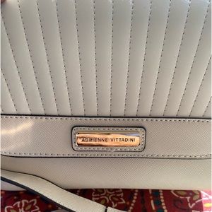 Elegant top handle bag in off white.